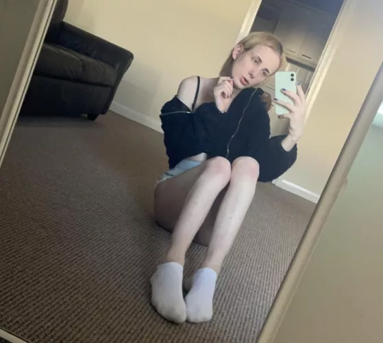 I know you wanna suck those toes 👅