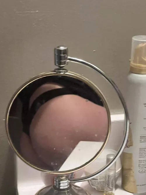 I should be rubbing my ass on daddies dick while I eat mommy out