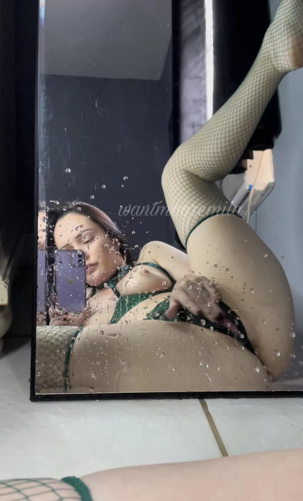 If you like petite girls who squirt, hi :)