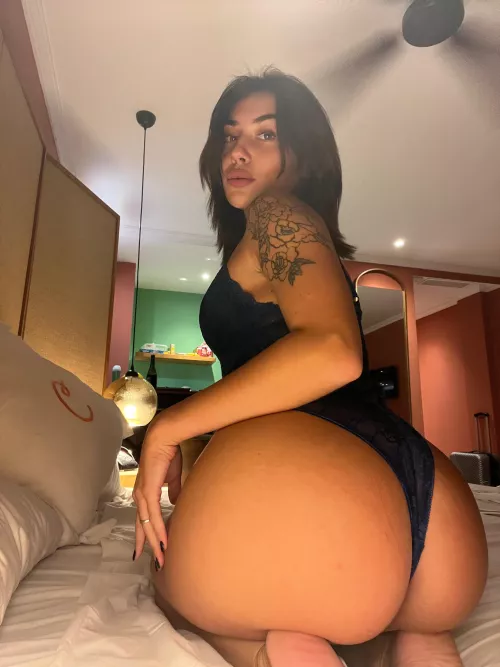 Insert your thumb while I ride you in reverse, daddy<3