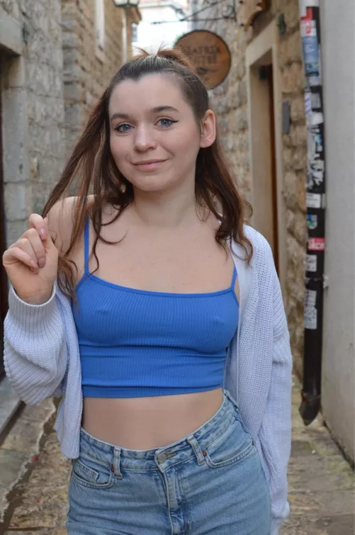 Is it just me or is there something wrong here? 🤔😋