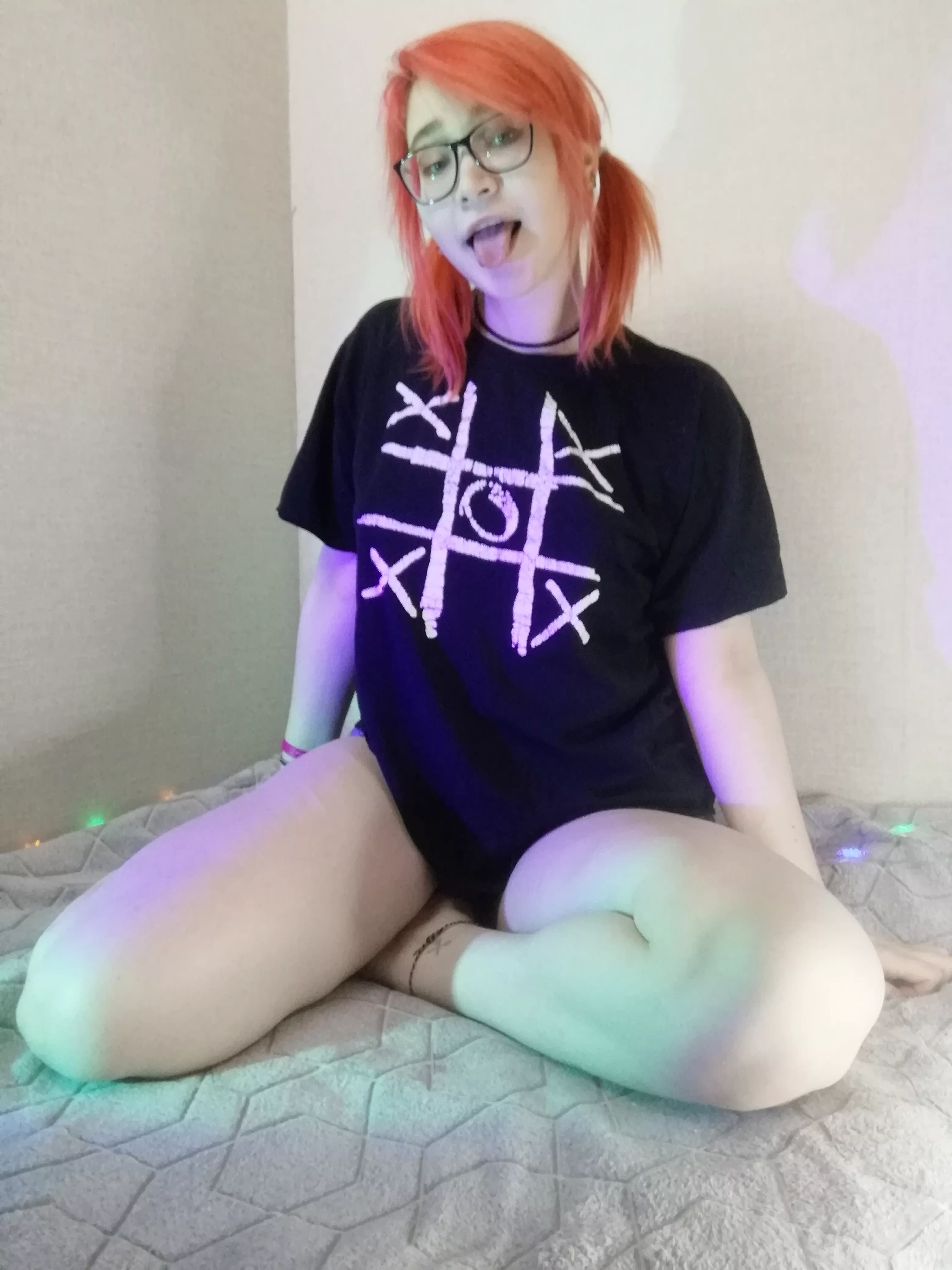 It seems this cat is missing a tail 🧐🔥💜