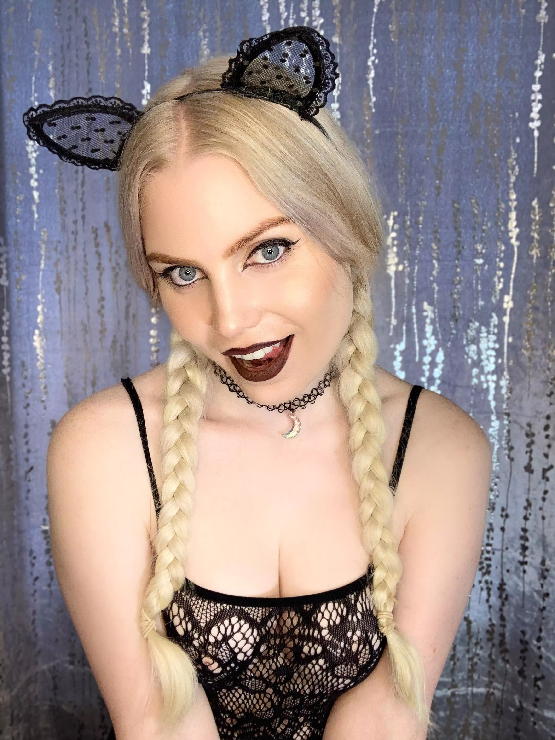 Kitty wants to play!