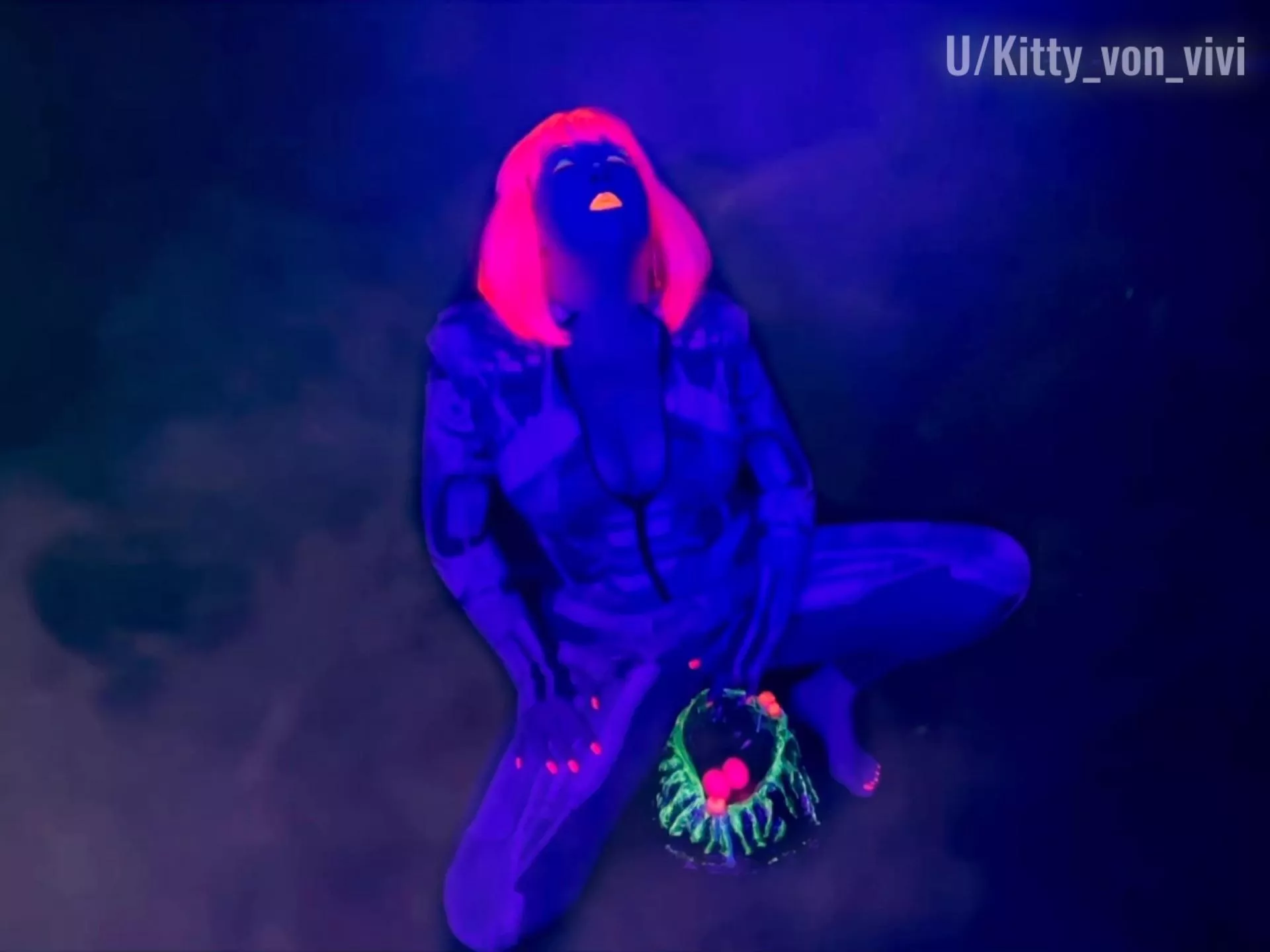 Laying My Clutch Into An Alien Nest 😻