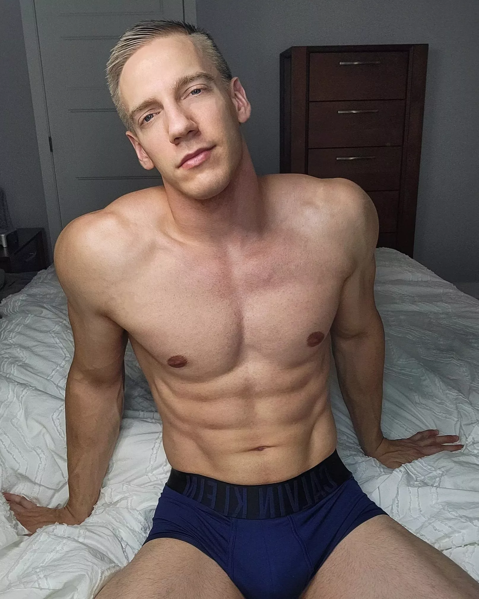 Look me in the eyes & tell me what you see 🌟