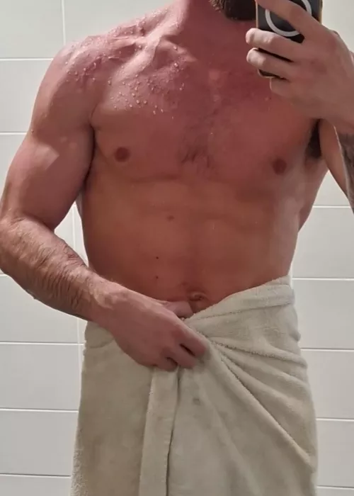 Looking for dp?? I'm in the UK I'm a 25 year old hung male and I've never done it. Anyone looking???