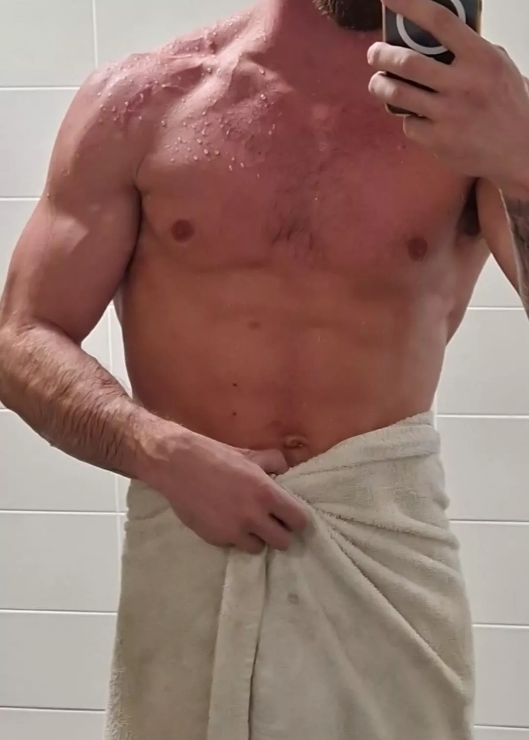 Looking for dp?? I'm in the UK I'm a 25 year old hung male and I've never done it. Anyone looking???