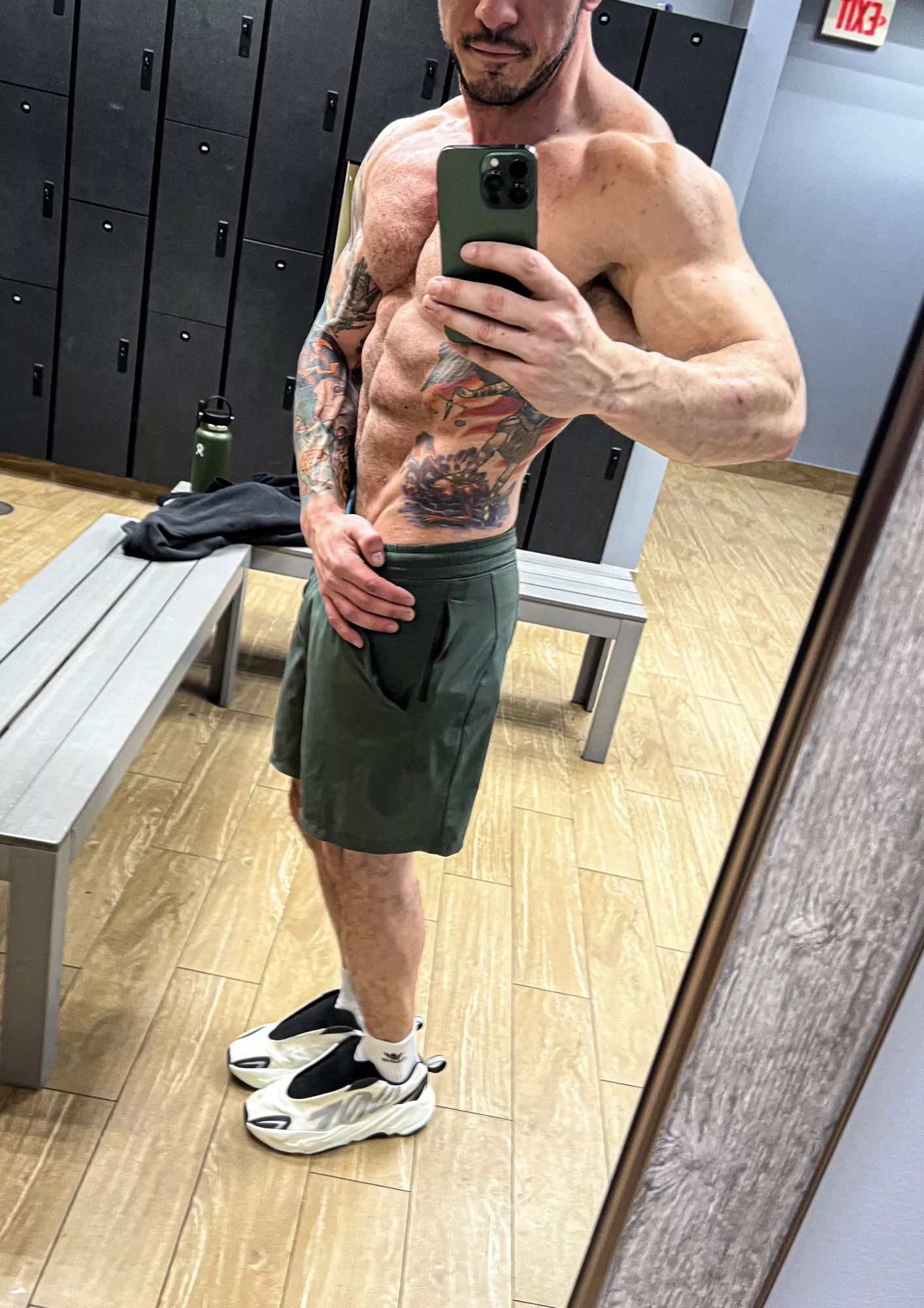 (M) Anyone want to pose with me?