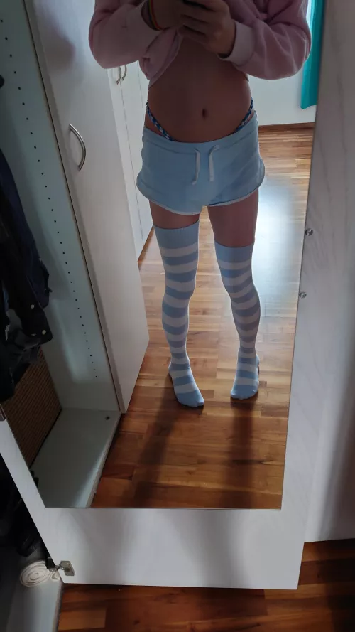 more femboy belly. enjoy 😄