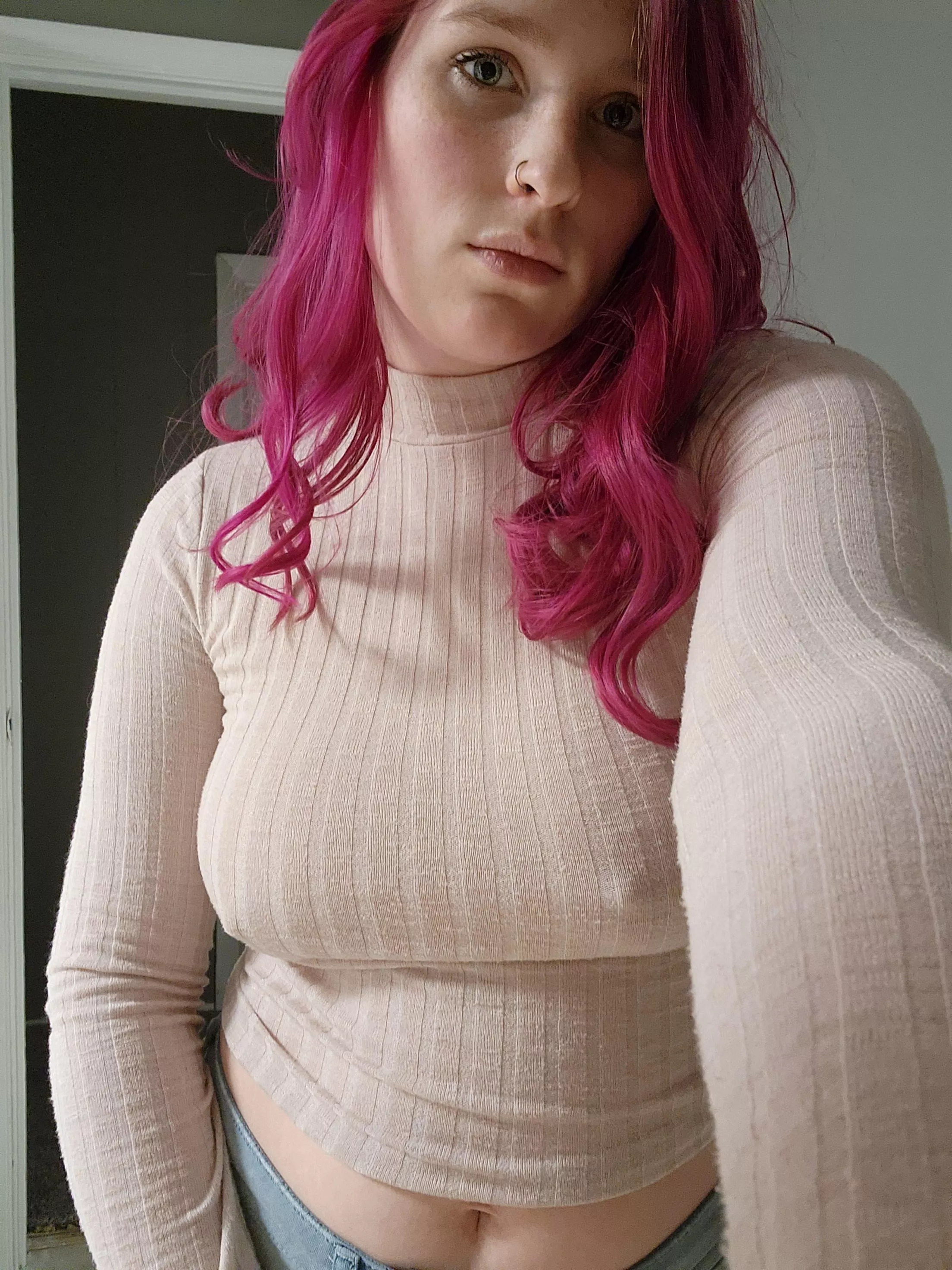 My eyes are up here😏🤣