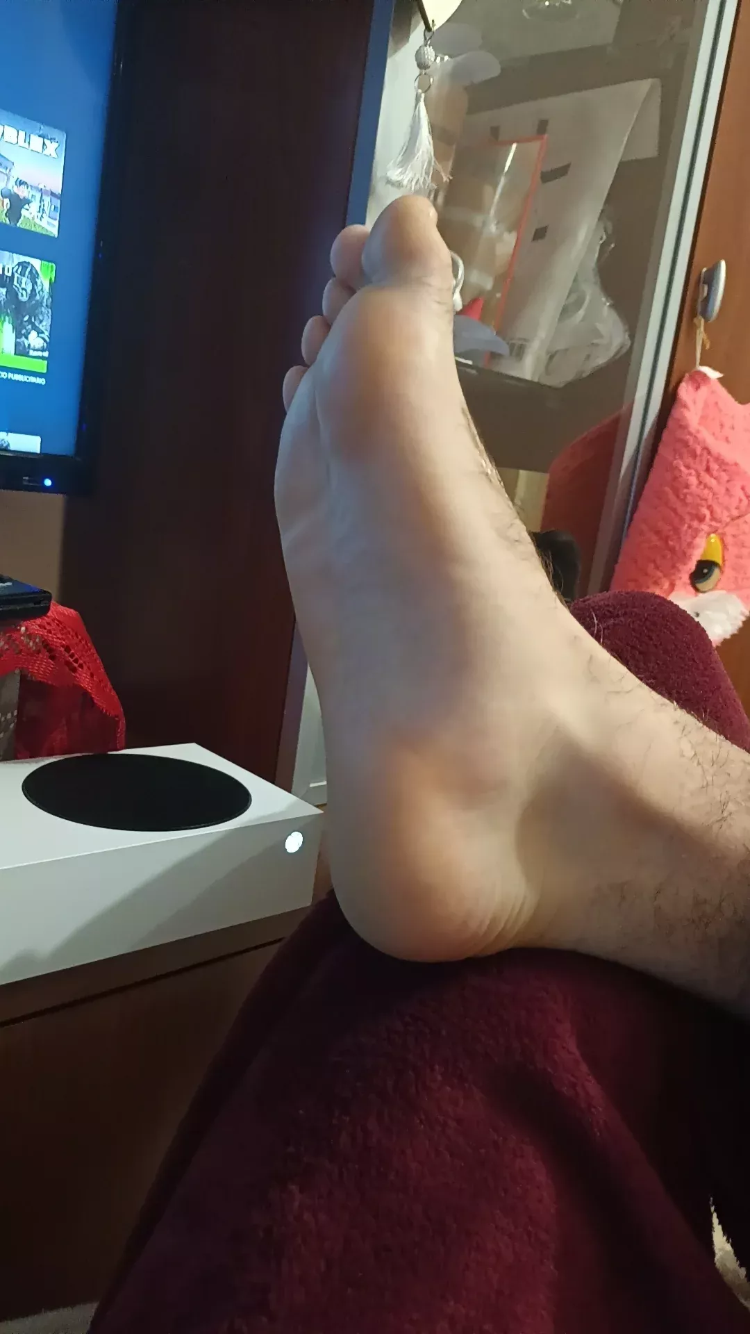 My feet are so sweaty, need someone to clean them 😈