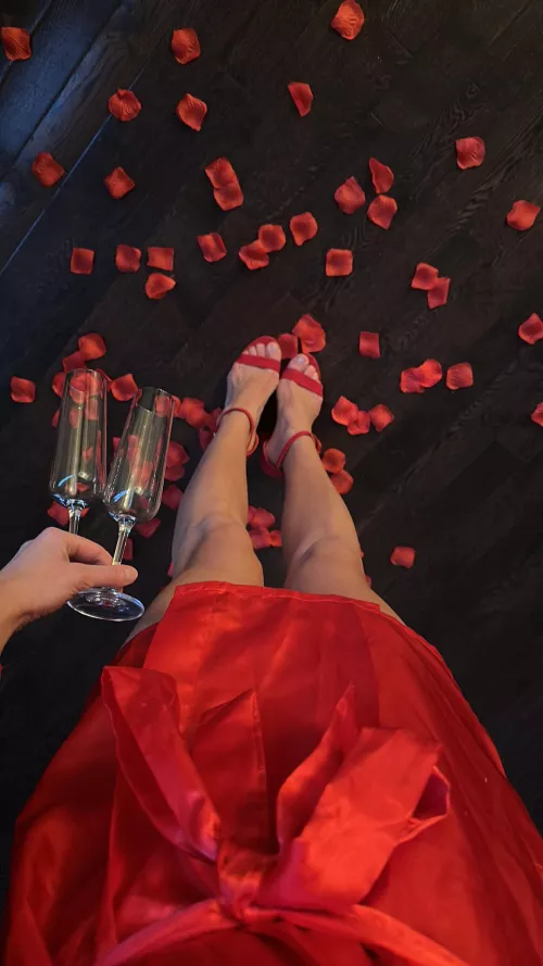 My legs waiting for my favorite day of the year 🌹❤️