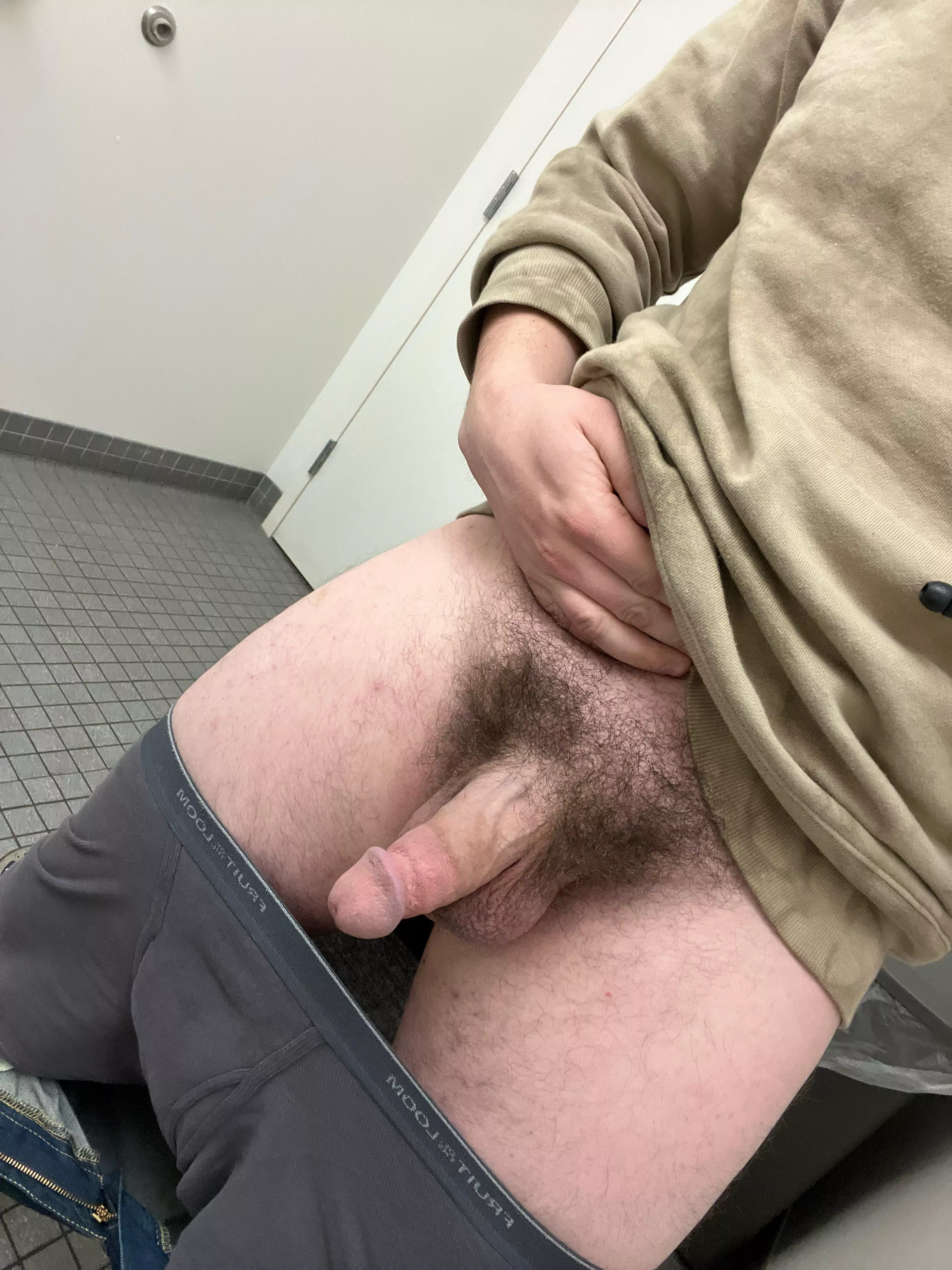 Need some help in the bathroom 😉