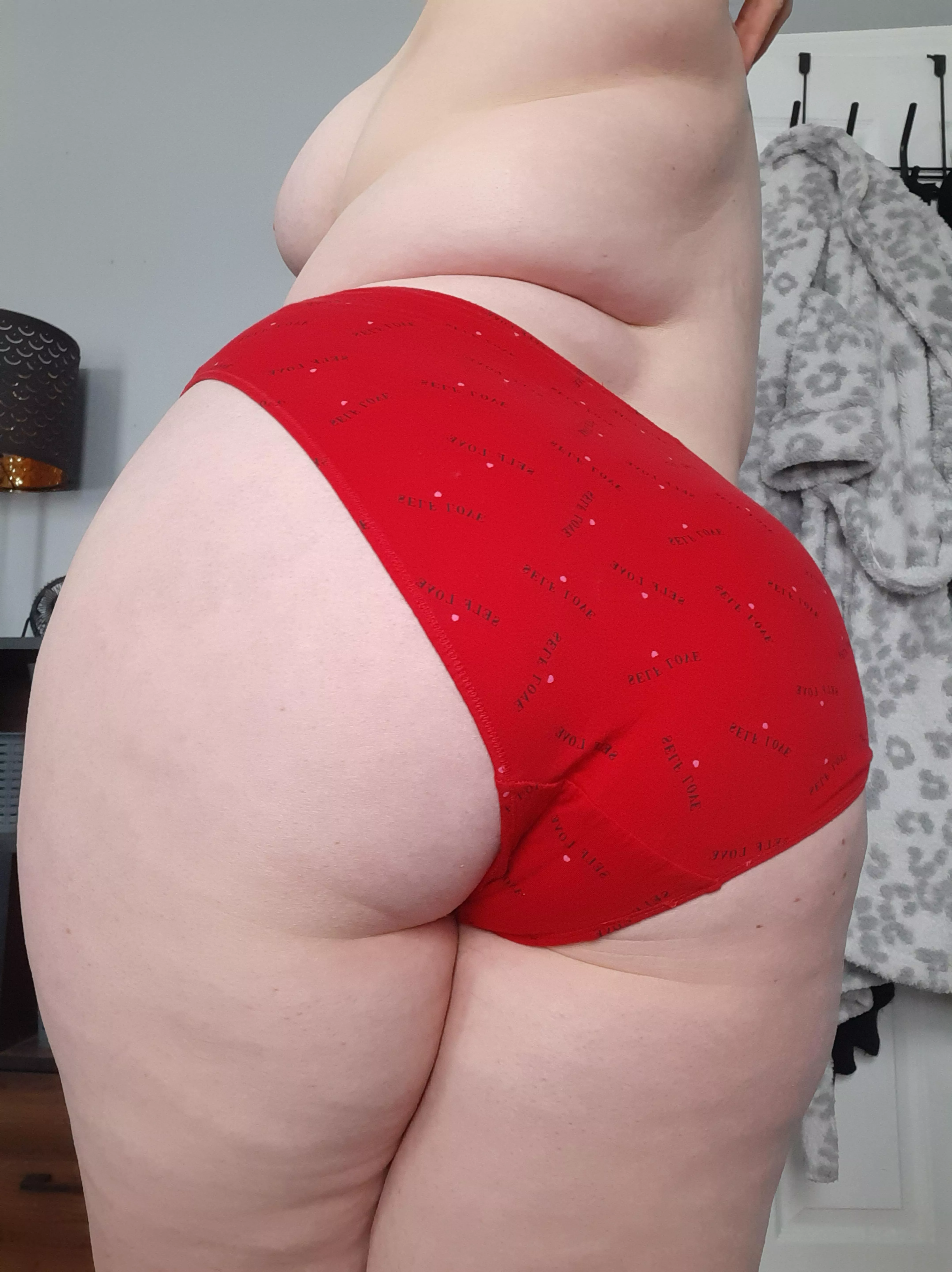 Some thigh cellulite to brighten your Tuesday