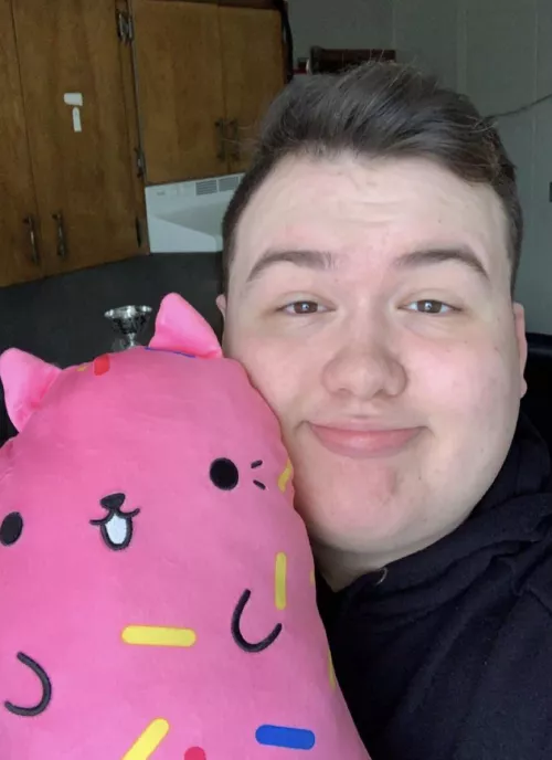 super gay and chubby :) I love playing pokemon and overwatch at the moment!