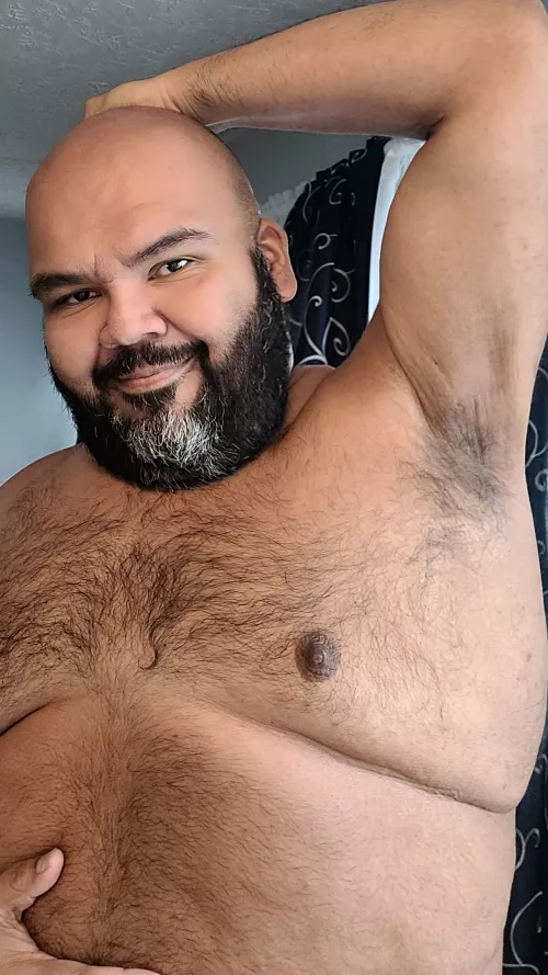 the guy I'm talking to has a huge armpit kink, and quite frankly he's really turned my little fetish into a big kink.