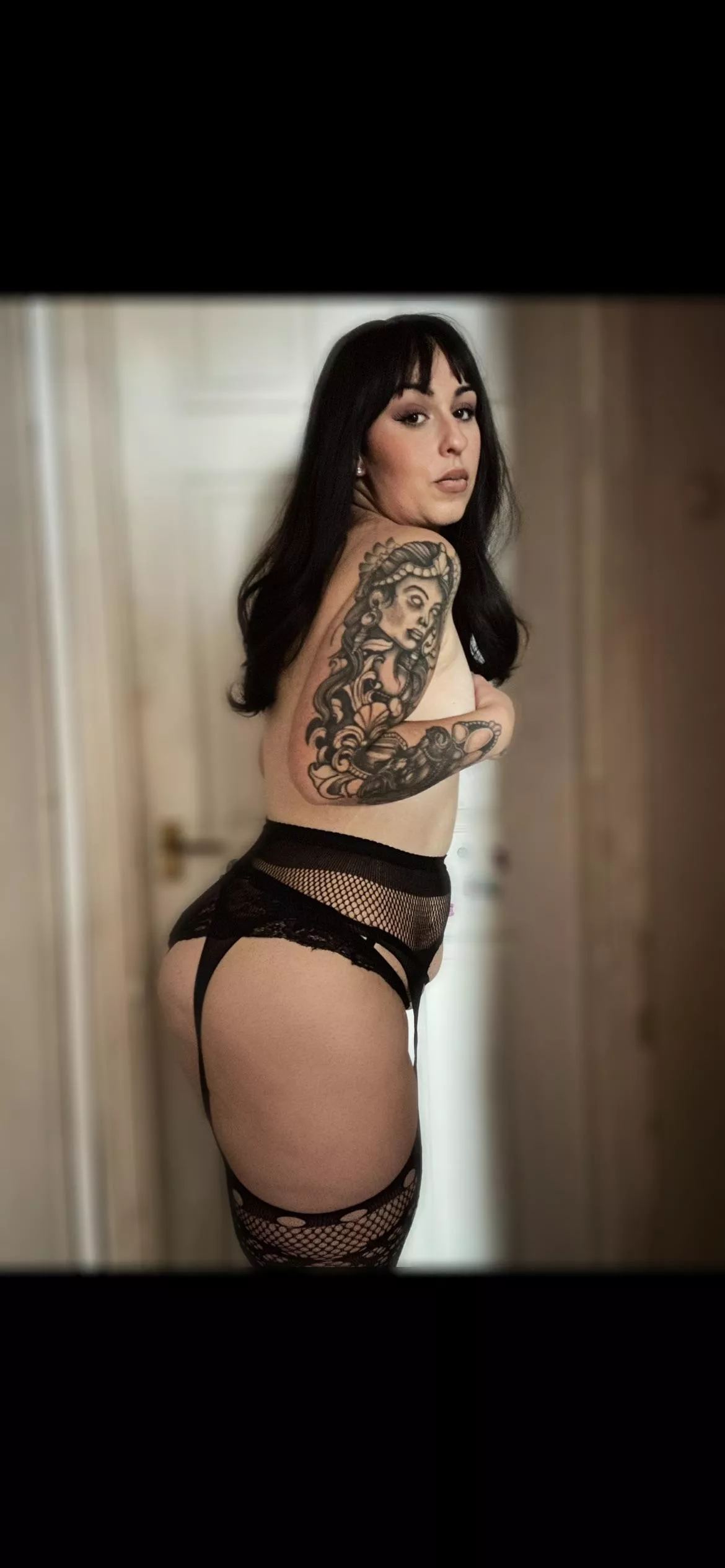 This bootie loves to bounce on your cock