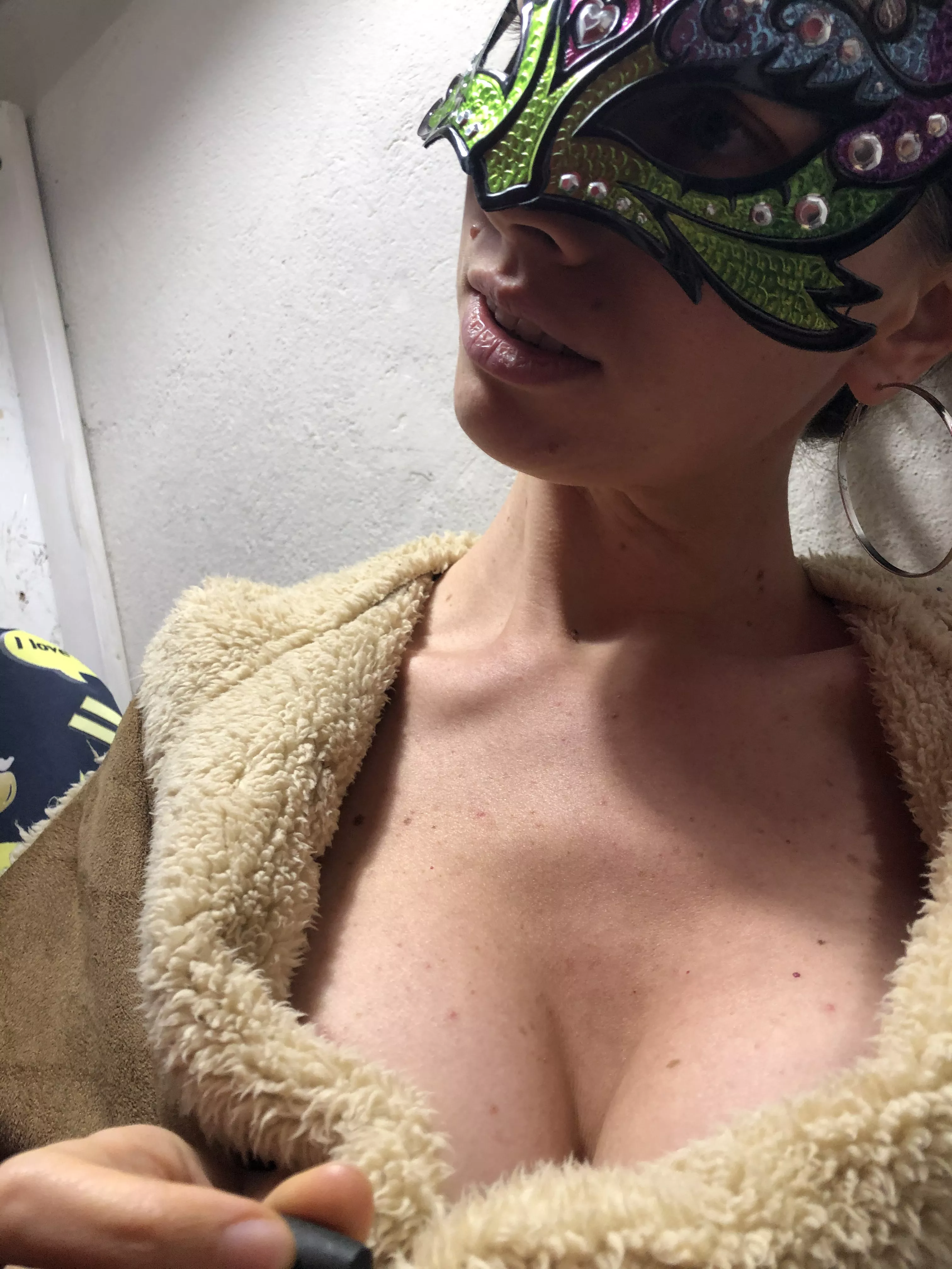 This cleavage have swallowed many ...