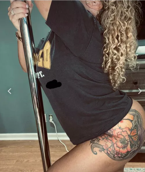 Those curves and those curls!