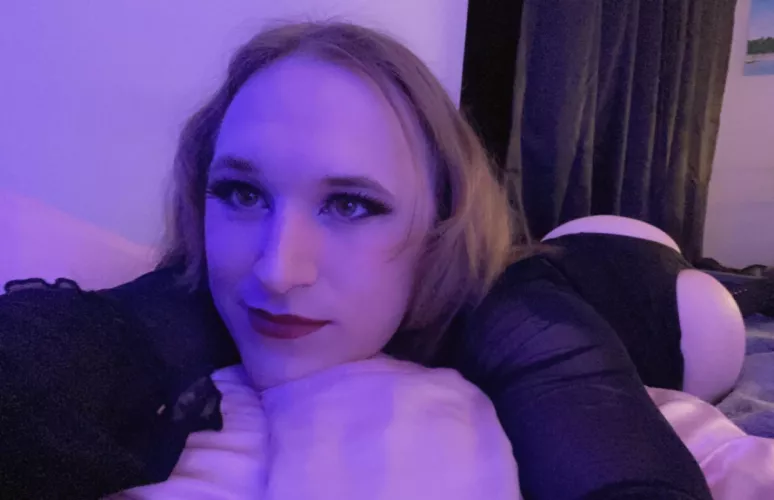 Wanna grab my ass and snuggle?