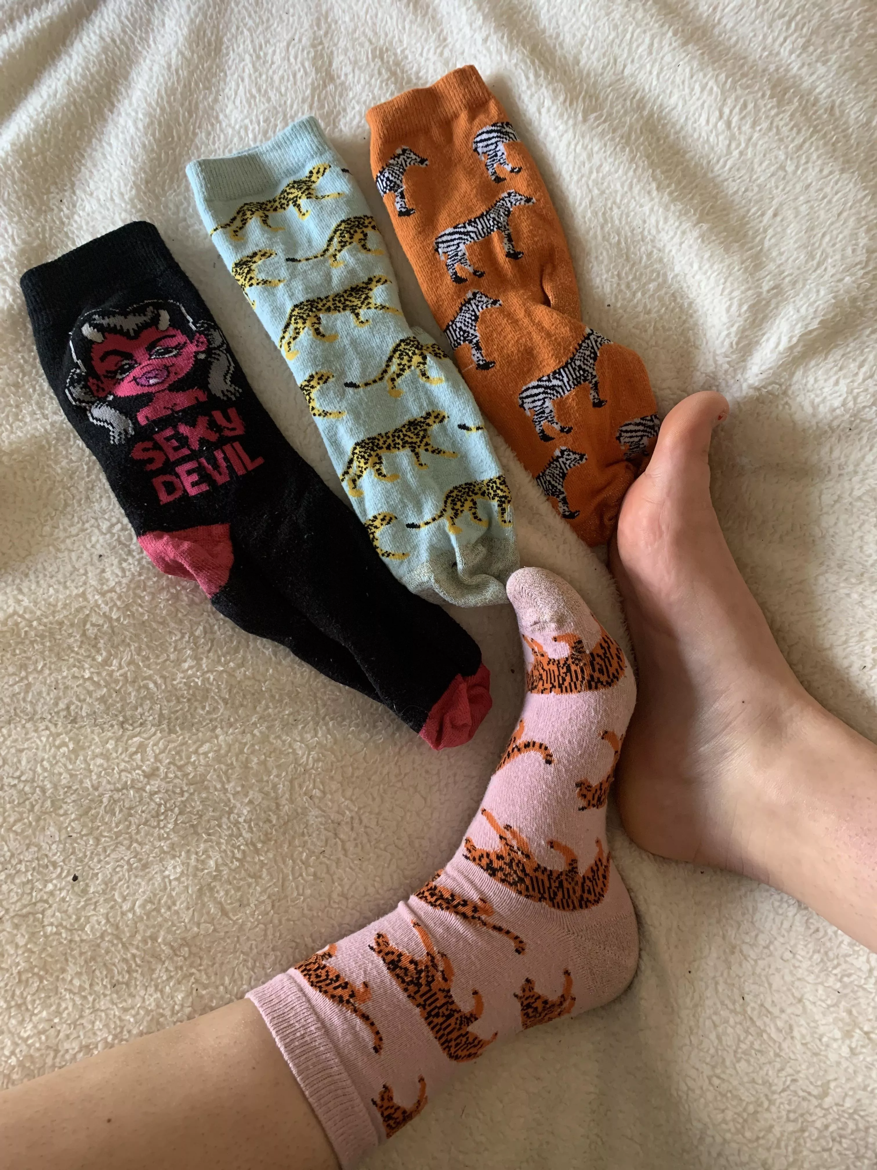 Which socks are your favourite?! Bundle discounts available! 💋