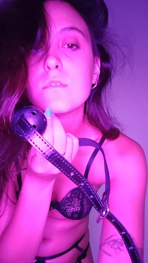 Without speaking!! You must be grateful to see me and nothing else, worship this goddess. [Domme]