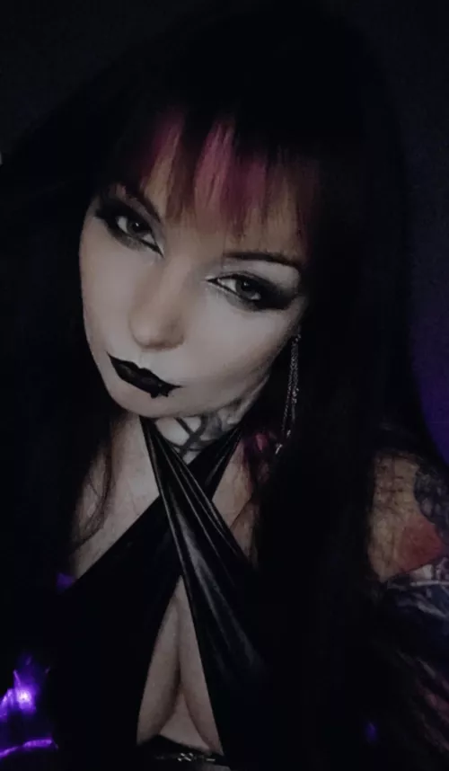 Would you like to smudge my makeup?😈