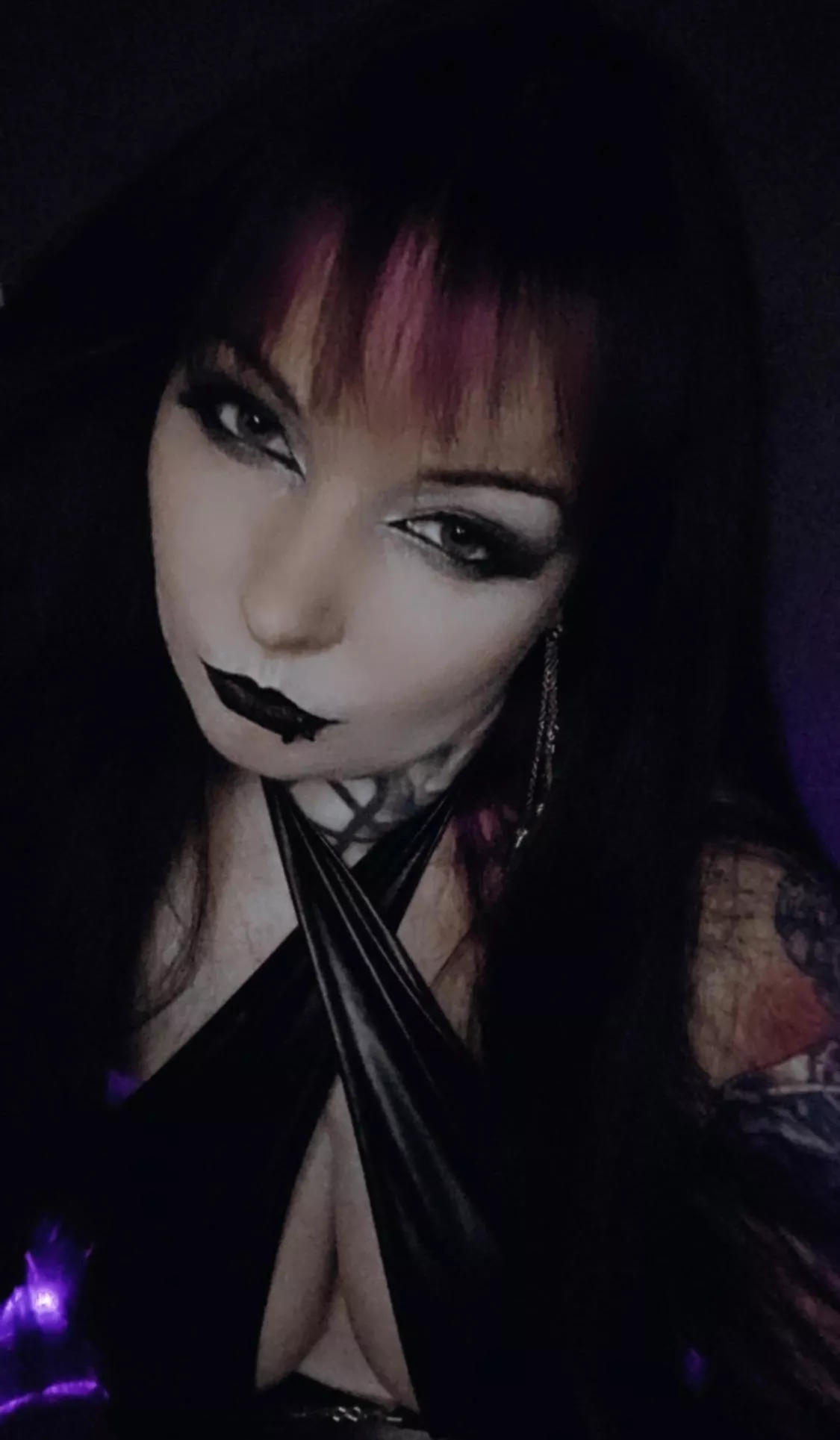 Would you like to smudge my makeup?😈