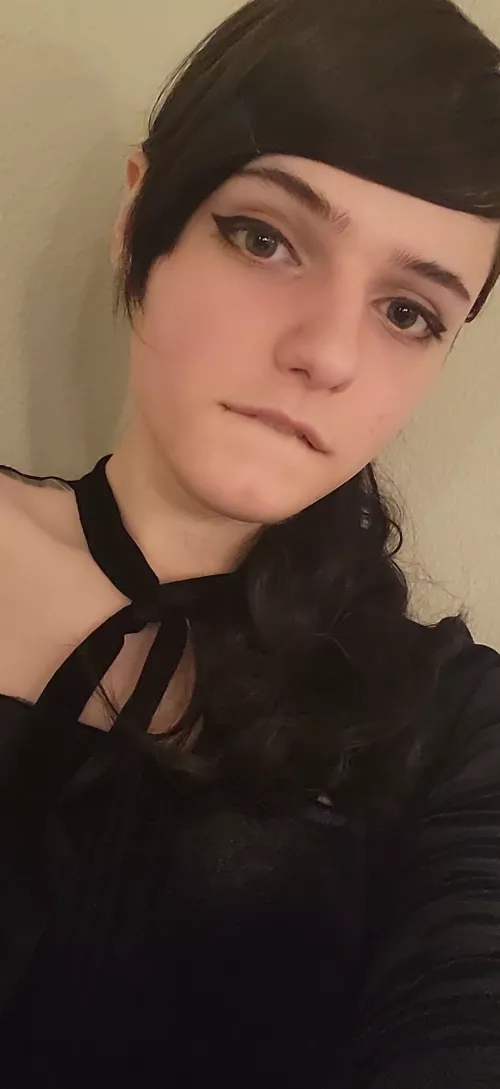 Would you take me out to dinner? 🤵🏻‍♀️