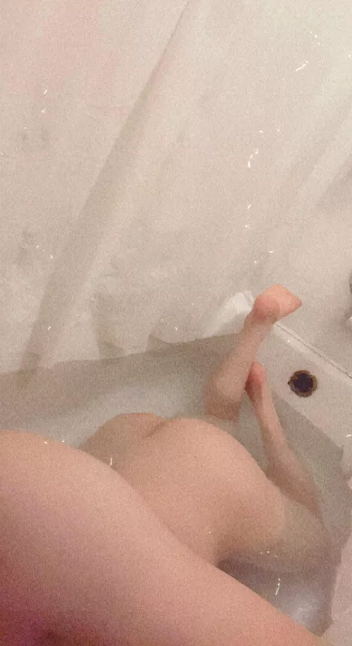 18 I’m bored add me plz (storm_joey56)