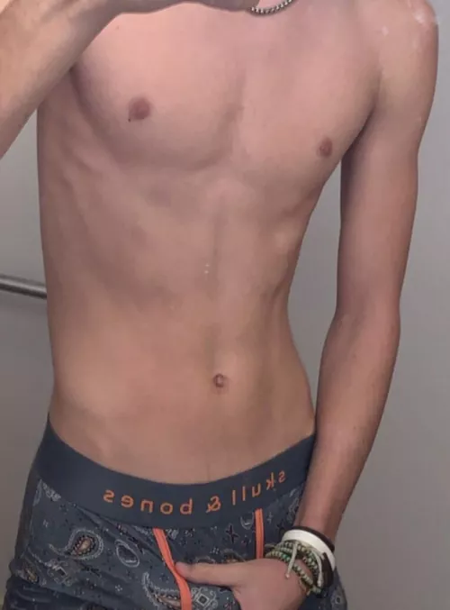 20 fit hung with abs looking for similar bro to jerk off and go live sc: @nicoabs1 +verse