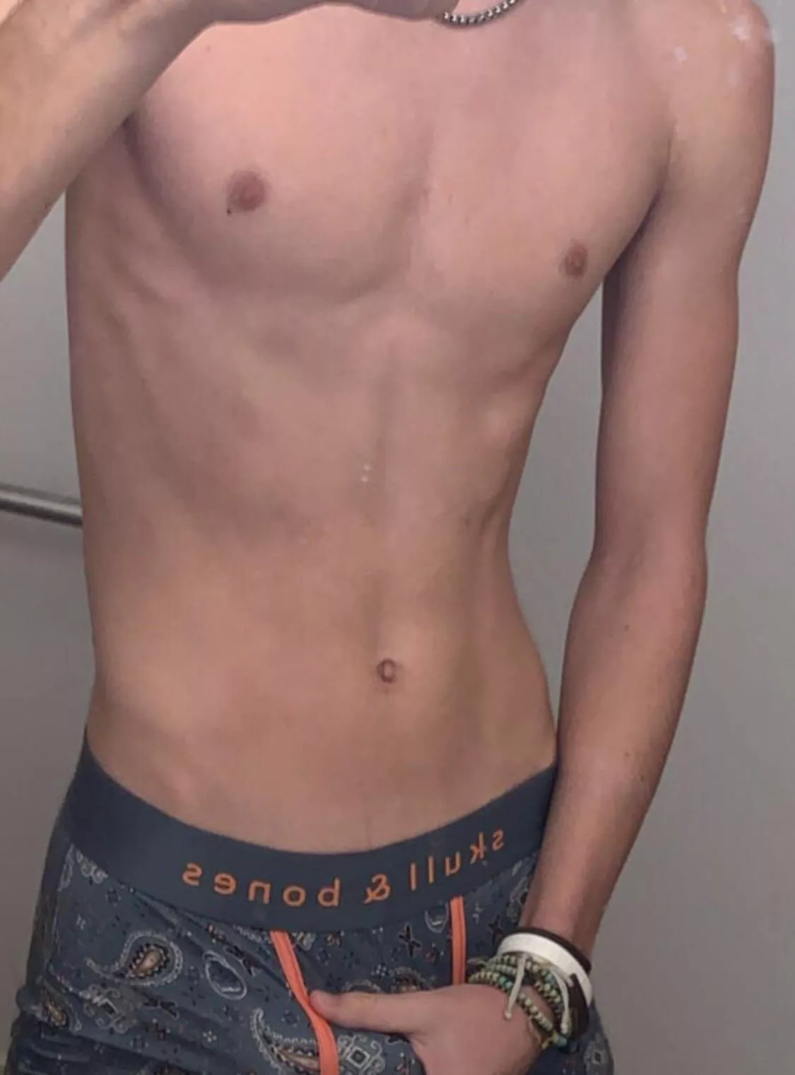 20 fit hung with abs looking for similar bro to jerk off and go live sc: @nicoabs1 +verse