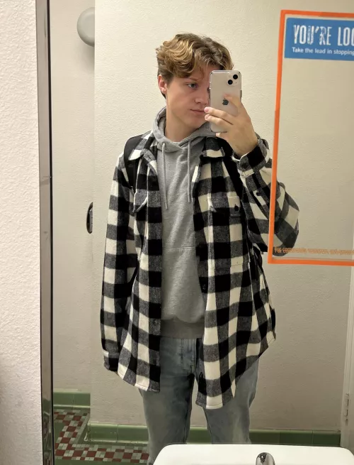 20 m Cute Twink looking for Hung Daddies (sc: jsmith62802)