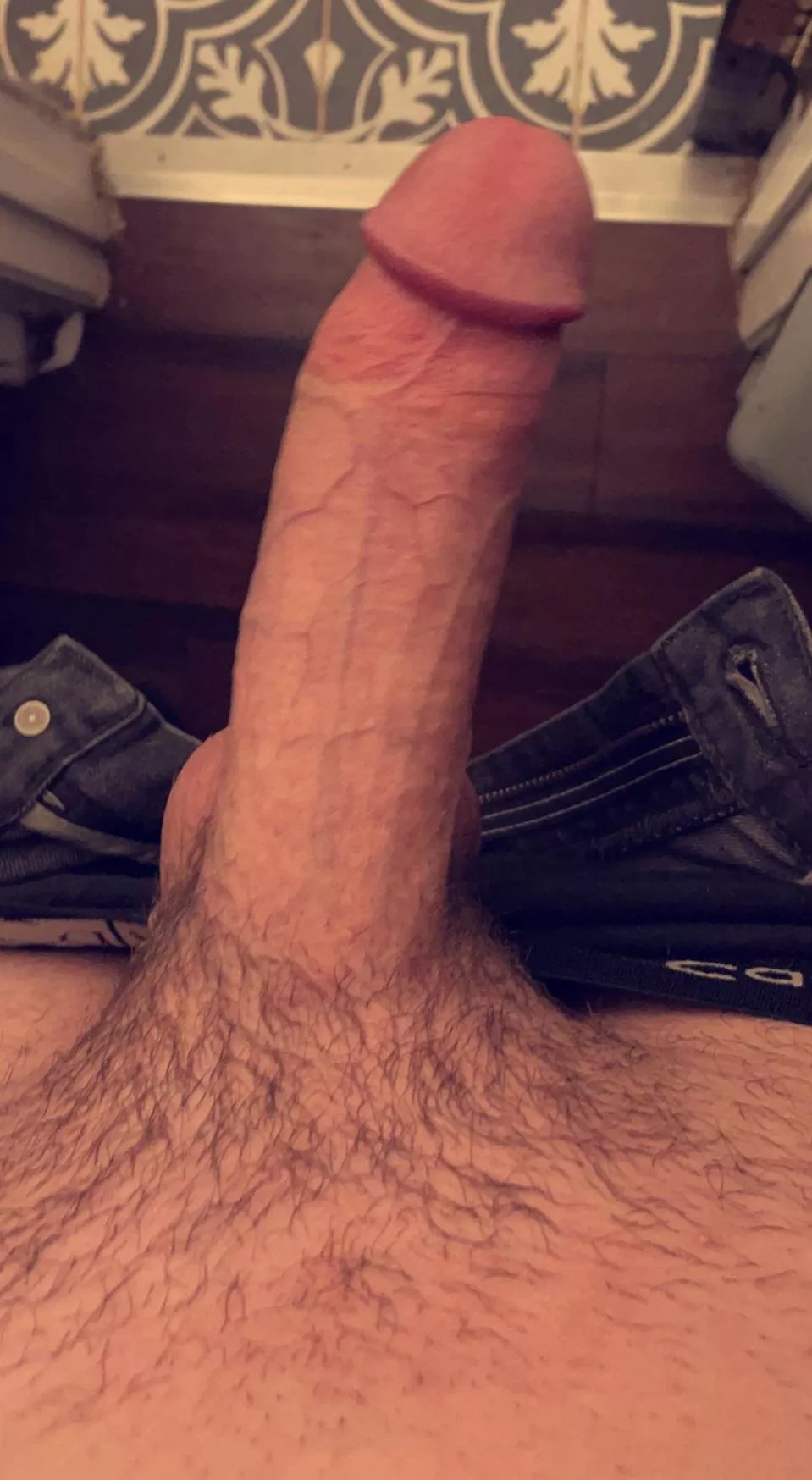 21m lmk if you stopped scrolling to stare at my cock 😝 hmu
