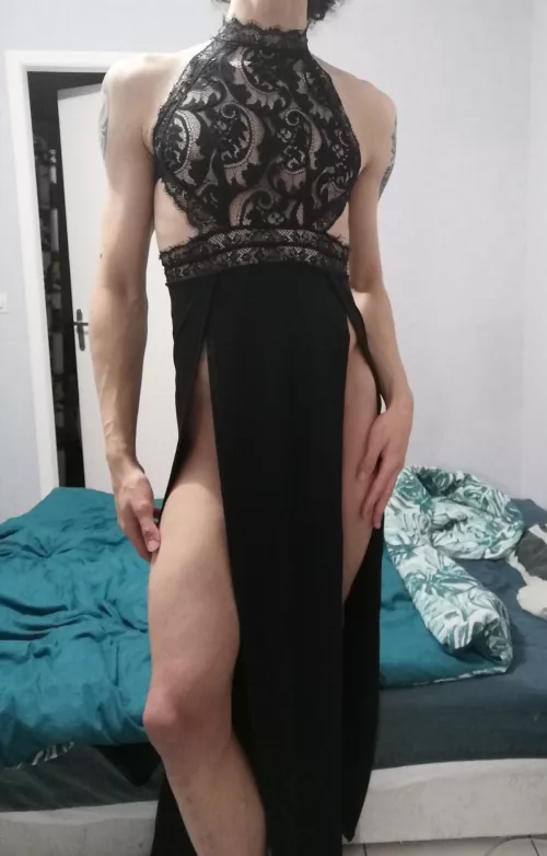 [24🇨🇵] Isn't that too revealing?