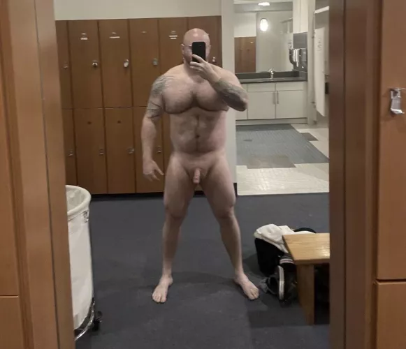 [33] my dream is to have a cute little twink take me back to the gym showers