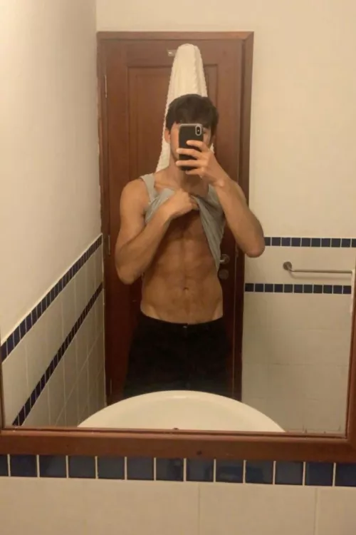 36 handsome & fit looking for similar. First message with ASL and preferably face pic. SC: natrex43