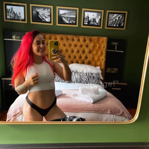 4ft 8” little pocket rocket 😊