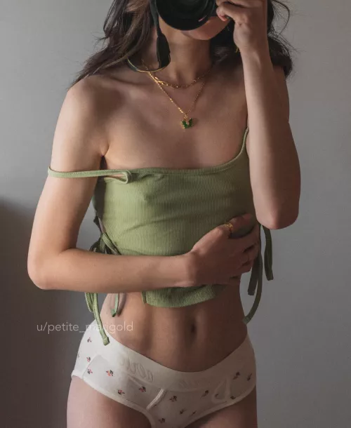 A naughty petite Asian girlie 😝 have some fun with my tiny body?