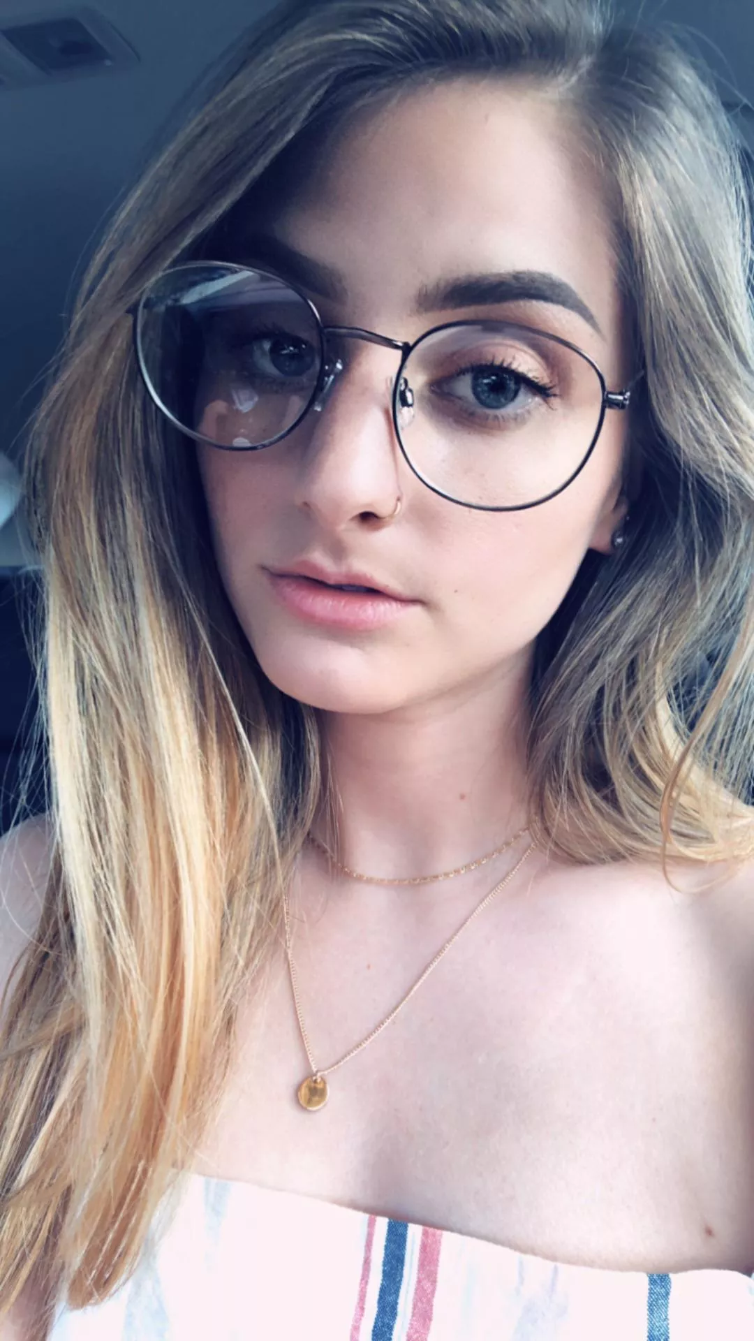 A sultry selfie moment in my wire rims