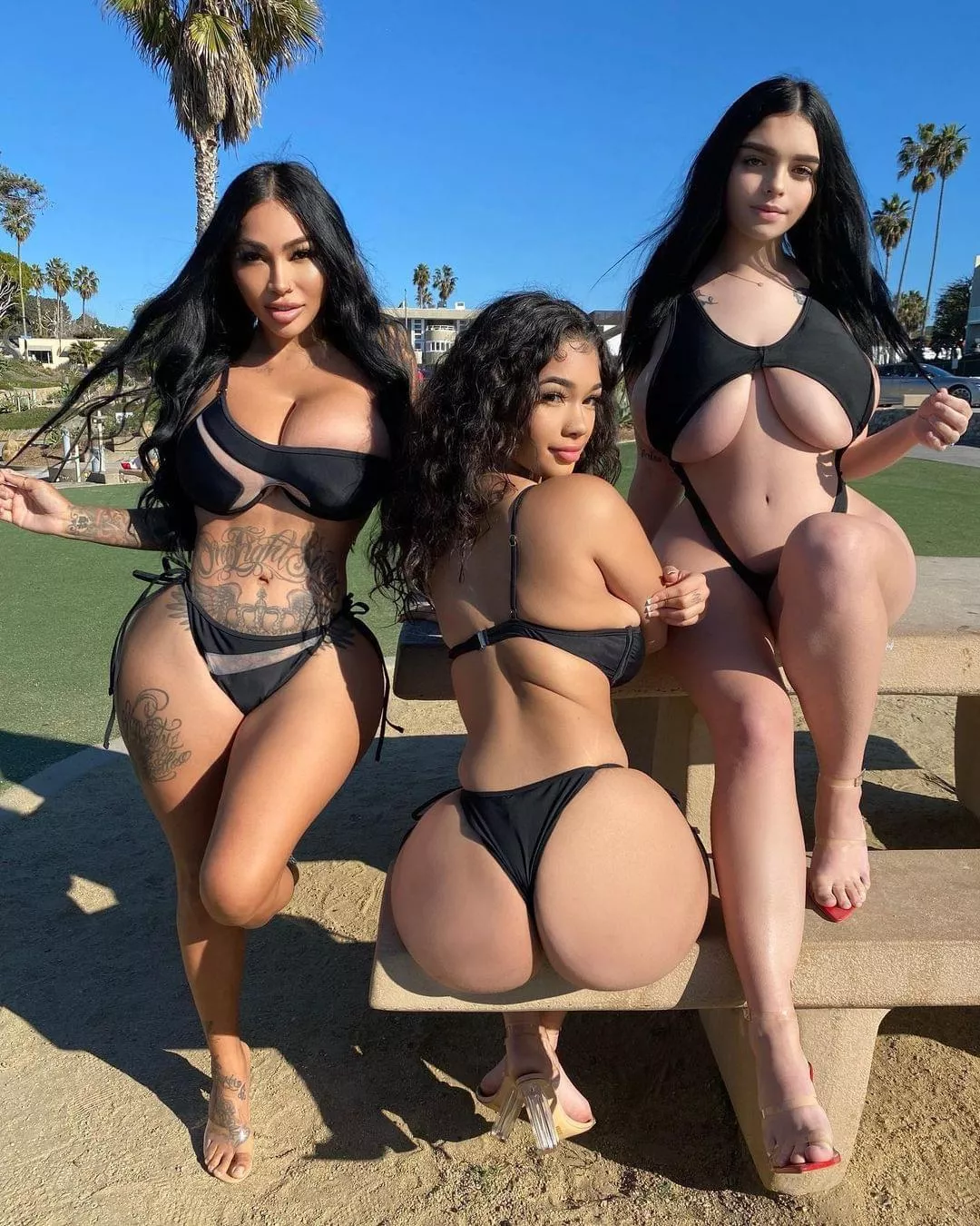 Anybody has the name of the 3 girls?
