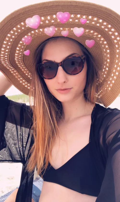 Big hat & a bikini