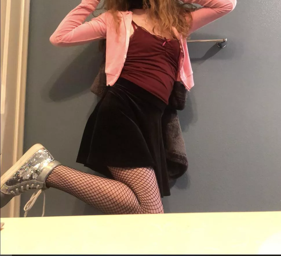 Day 5/30 :3 I feel so cute in this outfit :3 what should I do today?