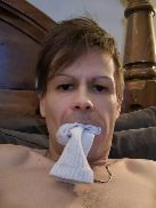 Dirty sock & feet lover I live to suck men's feet clean! Love making a nice tea steeping men's sweaty used dirty socks, drinking it all up!! 😋