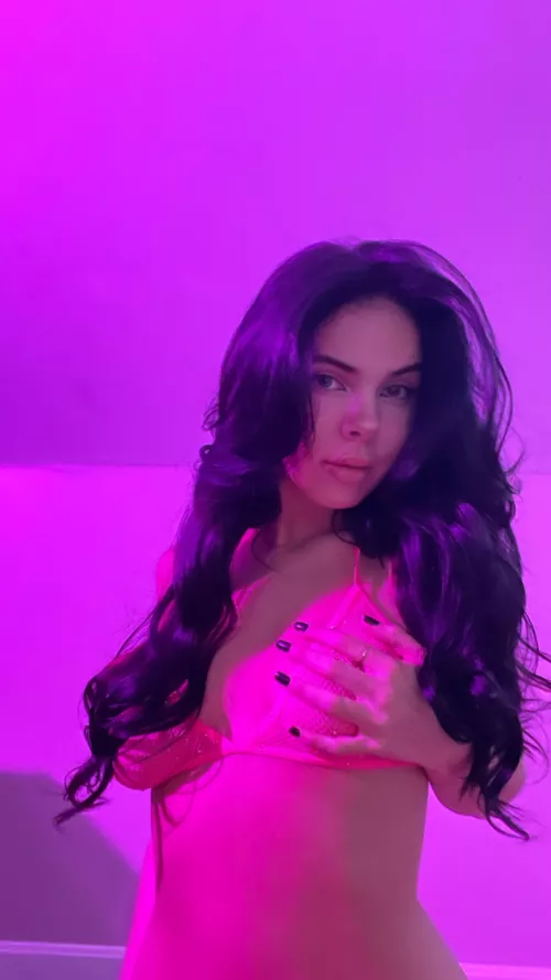 Do I look hot in pink?