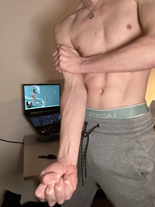 Do you think veins on skinny arms are attractive? 🙇‍♂️