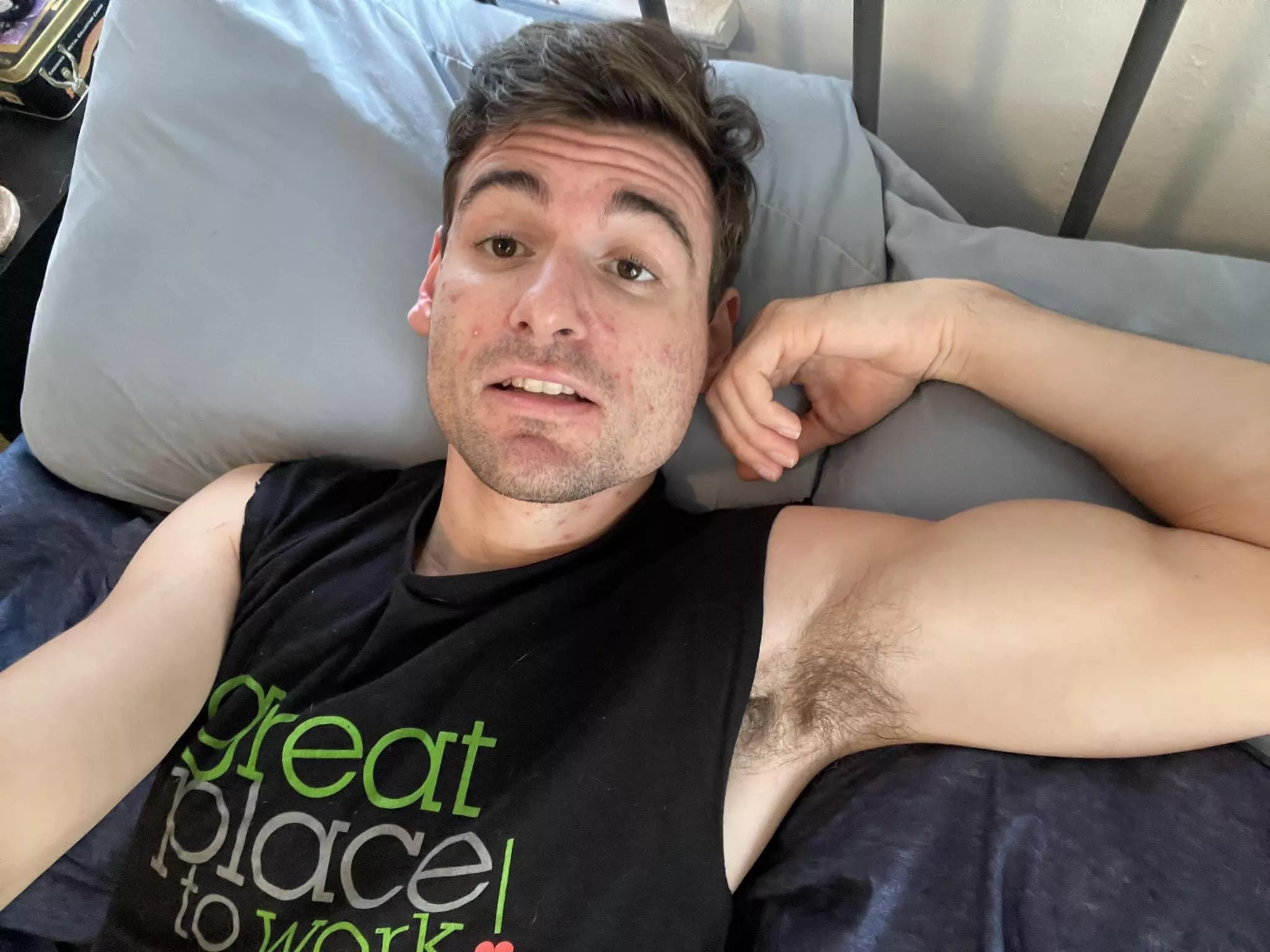 Does he give you hot himbo vibes?