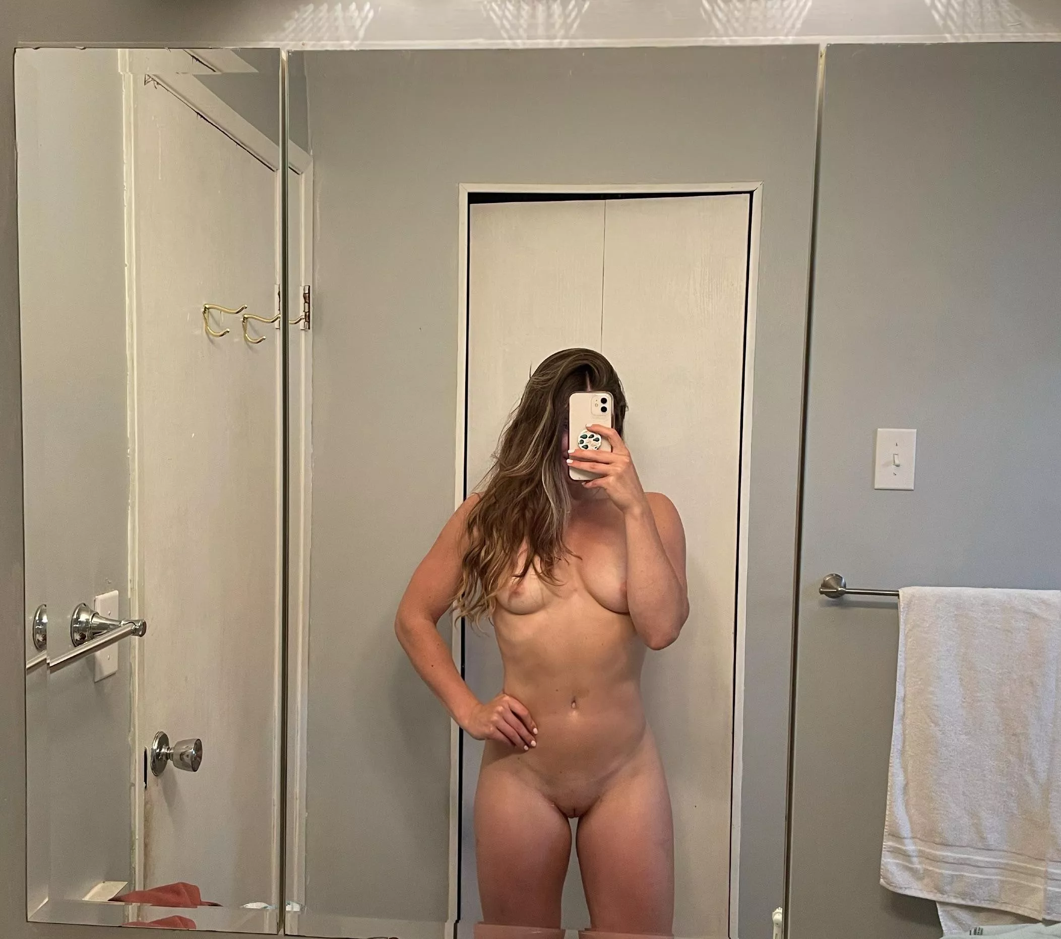 [F]22 - 140lbs - 5’6”. GF is very self-conscious about her body. My words aren’t enough to convince her so she agreed to post here to see what you guys all think