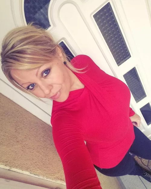 F43 married Aussie mum. Honouring a bet I lost by posting a selfie I took today