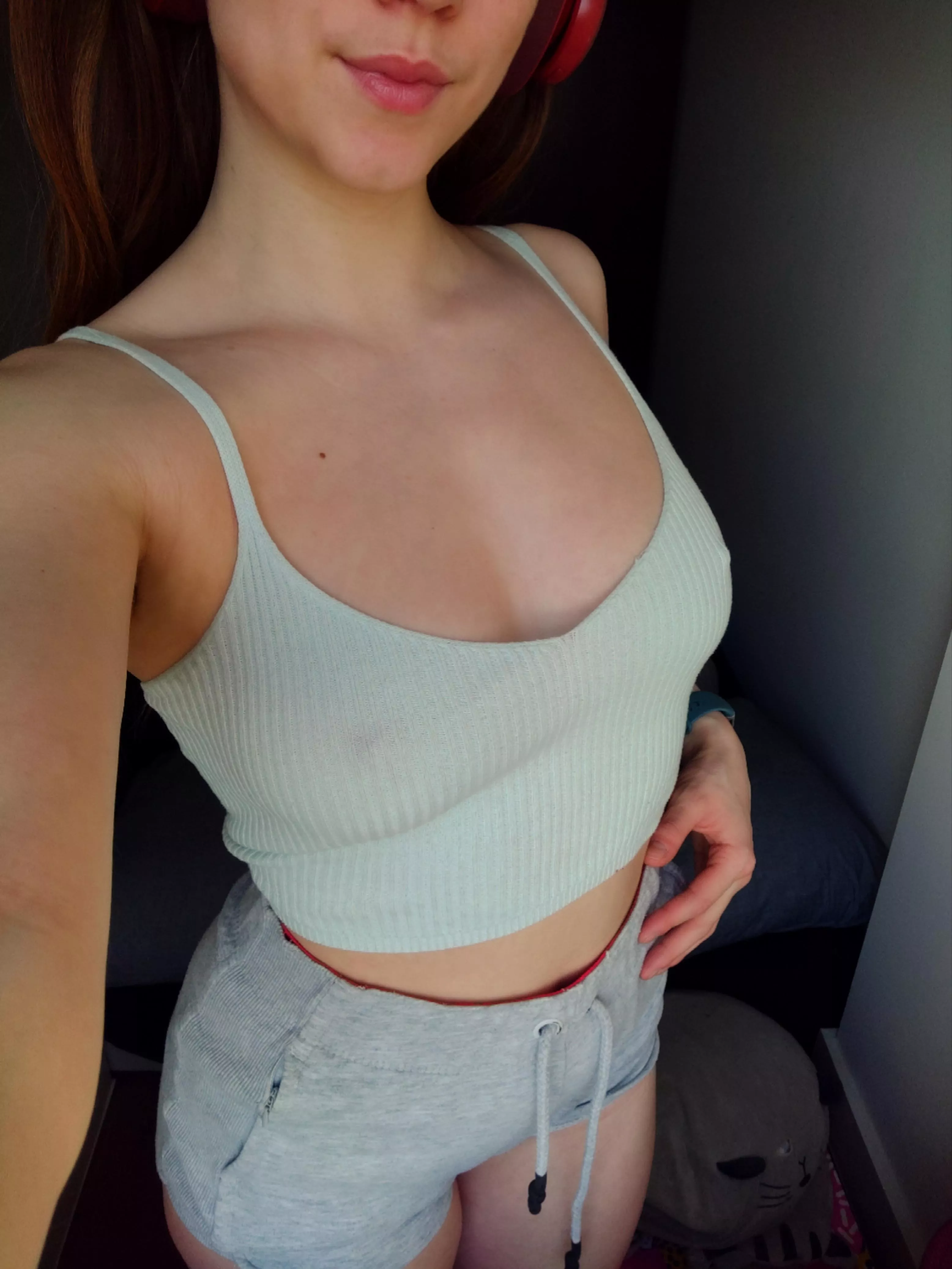 Good morning! [F]eeling cute in my lounge wear today!